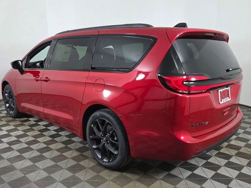 New 2026 Chrysler Pacifica Select image 5