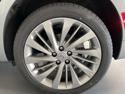 New 2026 Buick Envision Avenir image 7