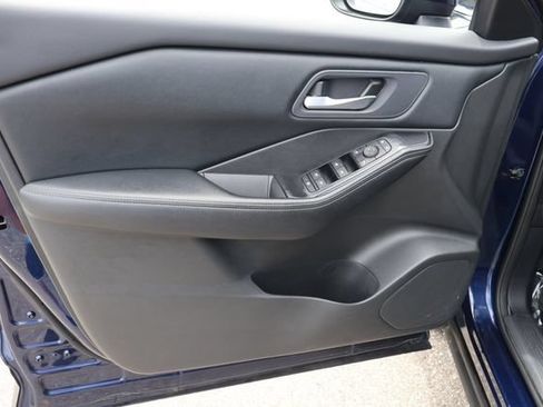 Used 2024 Nissan Rogue SV AWD/4WD image 11