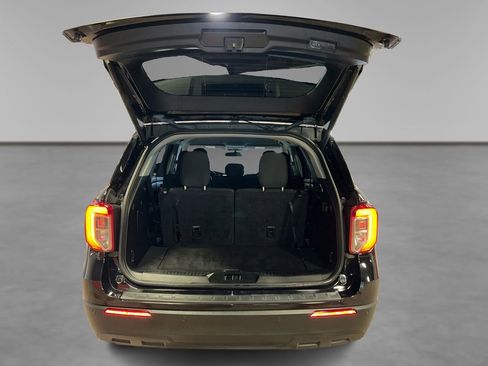 Used 2023 Ford Explorer XLT image 11