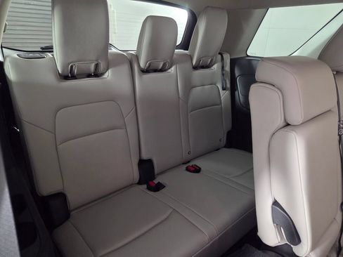 Used 2025 Nissan Pathfinder SL FWD image 30