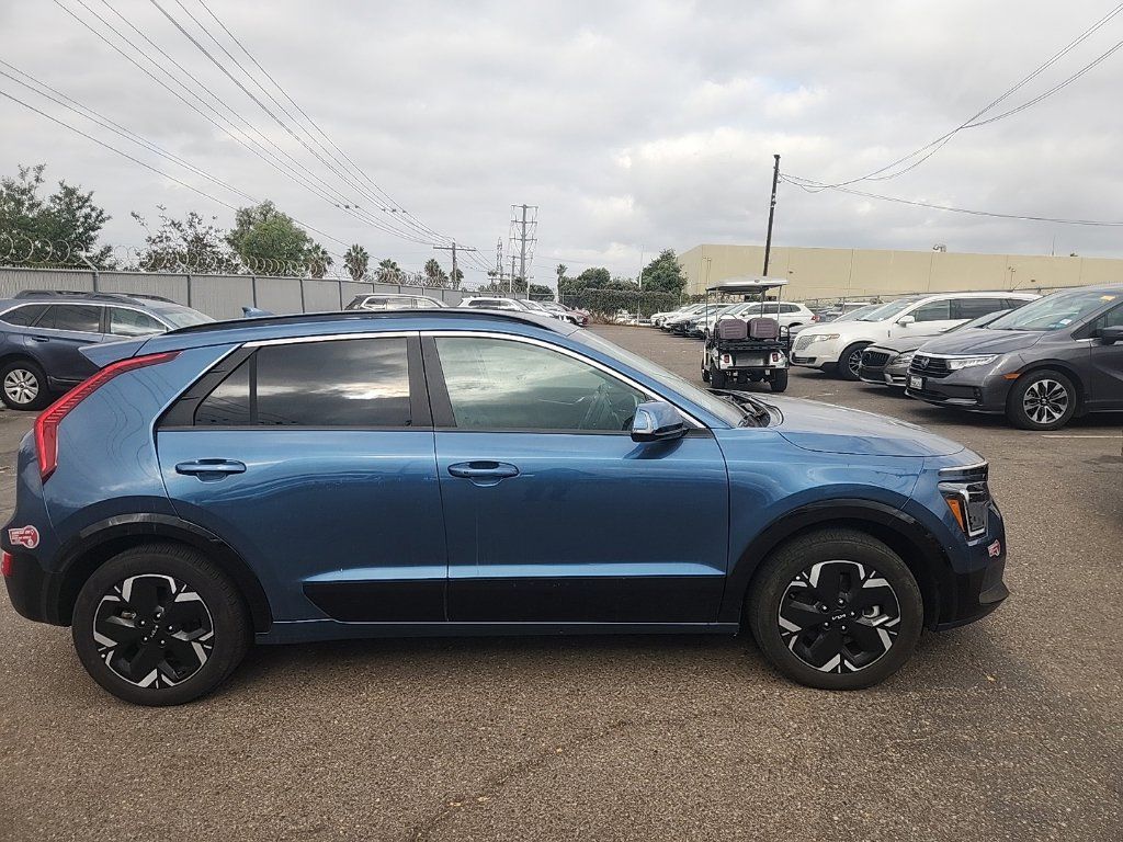 Certified 2024 Kia Niro Wind FWD image 17