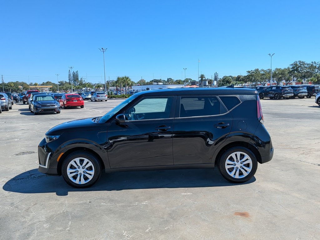 Certified 2023 Kia Soul LX FWD image 5