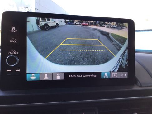 Used 2024 Honda Pilot Touring image 25