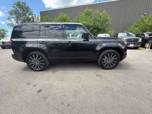 Used 2026 Lexus GX 550 w/ Cold Area Package AWD/4WD image 8