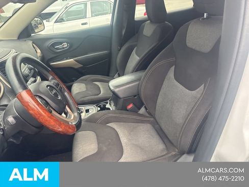 Used 2018 Jeep Cherokee Latitude FWD image 23