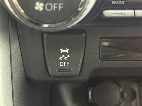 Used 2025 Toyota RAV4 XLE FWD image 29