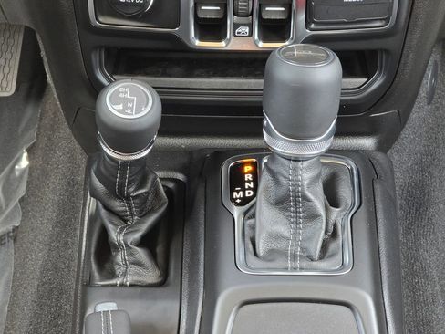 New 2025 Jeep Gladiator Sport image 30