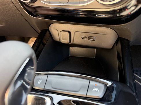 Used 2025 Chevrolet Trax LT w/ LT Convenience Package FWD image 22