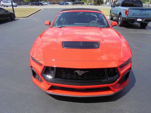 Used 2025 Ford Mustang GT Premium RWD image 3