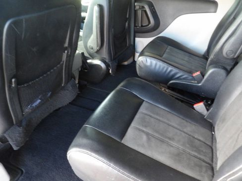 Used 2019 Dodge Grand Caravan SXT image 22