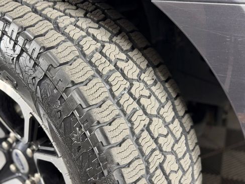 Used 2024 Ford Expedition XLT AWD/4WD image 7