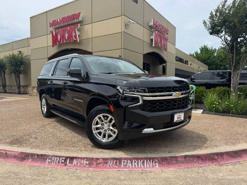 Used 2022 Chevrolet Suburban LS RWD image 1