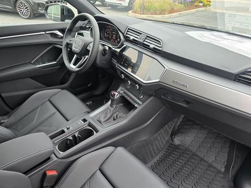 Used 2025 Audi Q3 2.0T Premium w/ Convenience Package image 17