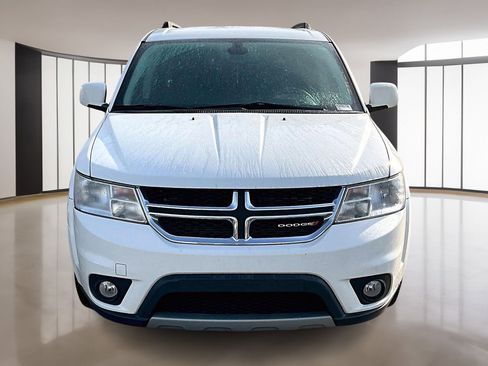Used 2019 Dodge Journey SE w/ Connectivity Group image 2