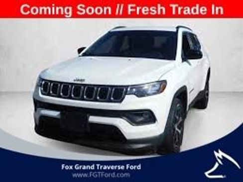 Used 2024 Jeep Compass Latitude AWD/4WD image 1
