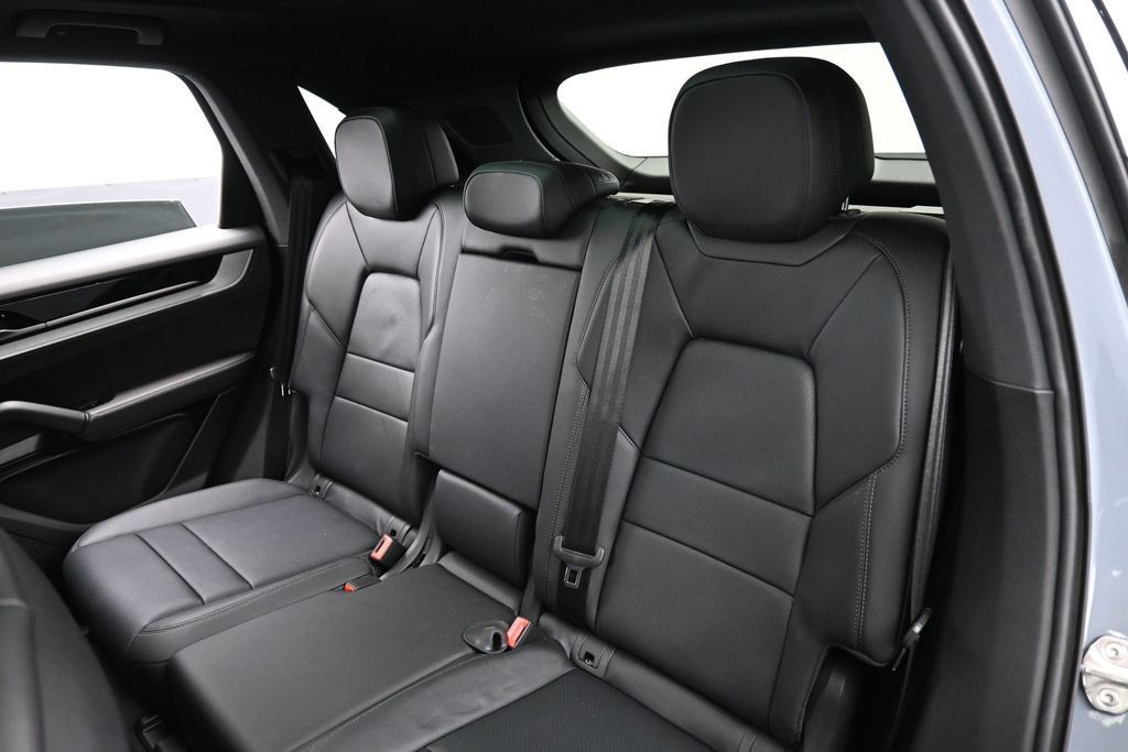 Certified 2026 Porsche Cayenne AWD/4WD image 22