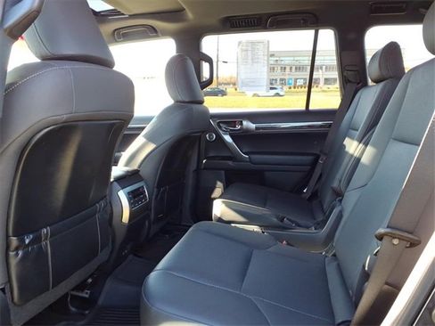 Used 2023 Lexus GX 460 Premium image 11