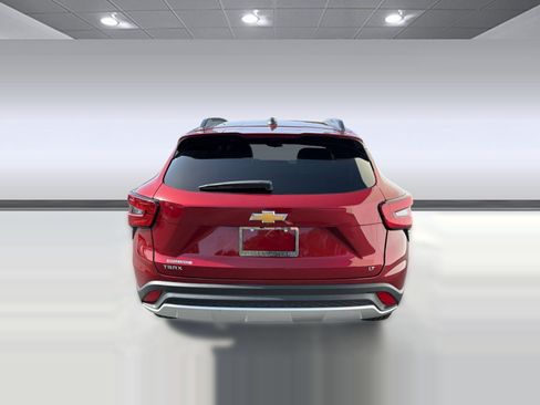 Used 2025 Chevrolet Trax LT w/ LT Convenience Package FWD image 9