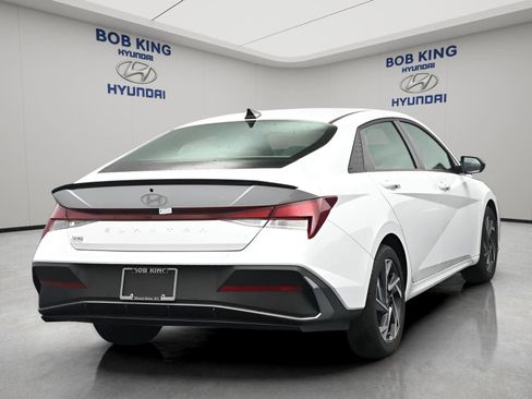 Used 2025 Hyundai Elantra Sport image 23
