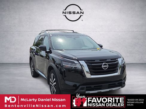 Used 2024 Nissan Pathfinder Platinum w/ Cargo Package AWD/4WD image 1