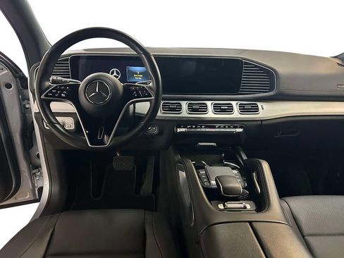 Used 2025 Mercedes-Benz GLS 450 4MATIC image 15
