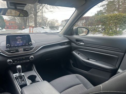 Used 2025 Nissan Altima 2.5 SV image 30