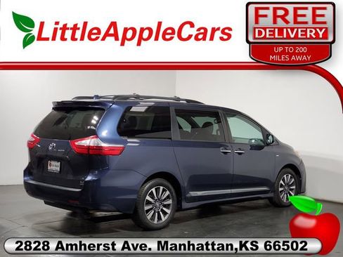 Used 2019 Toyota Sienna XLE image 32