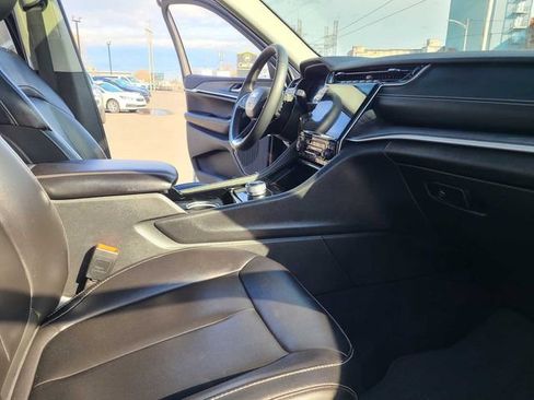 Used 2023 Jeep Grand Cherokee L Limited AWD/4WD image 17