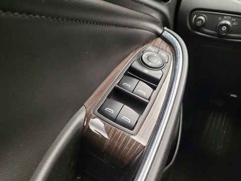 Used 2018 Chevrolet Malibu Premier w/ Premier Sun and Wheel Package FWD image 27