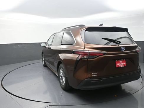 Certified 2022 Toyota Sienna XLE w/ XLE Plus Package AWD/4WD image 61