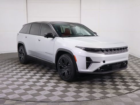 Used 2025 Jeep Wagoneer S Launch Edition image 3