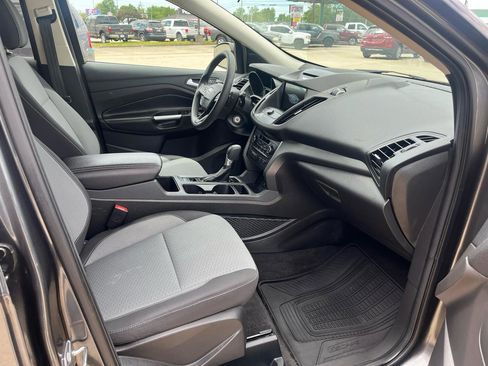 Used 2017 Ford Escape SE w/ Equipment Group 201A FWD image 9
