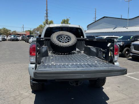 Used 2021 Toyota Tacoma TRD Sport w/ Technology Package AWD/4WD image 25