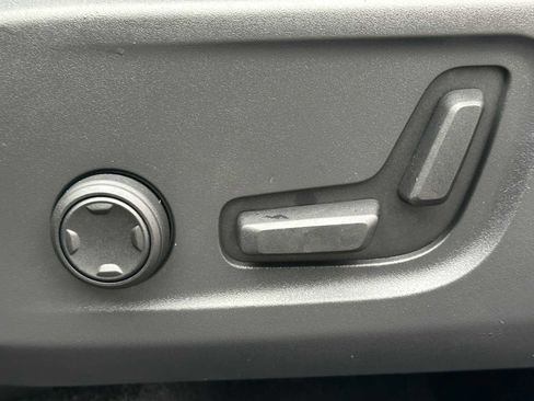 Used 2025 Volvo XC40 B5 Plus w/ Climate Package image 22