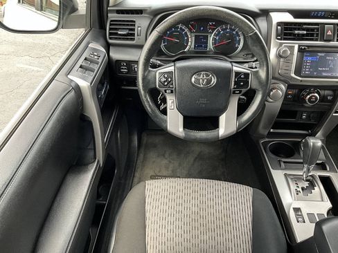 Used 2015 Toyota 4Runner SR5 w/ Four Season Floor Mat Package AWD/4WD image 28