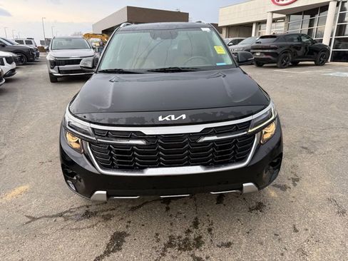 Certified 2024 Kia Seltos EX image 2