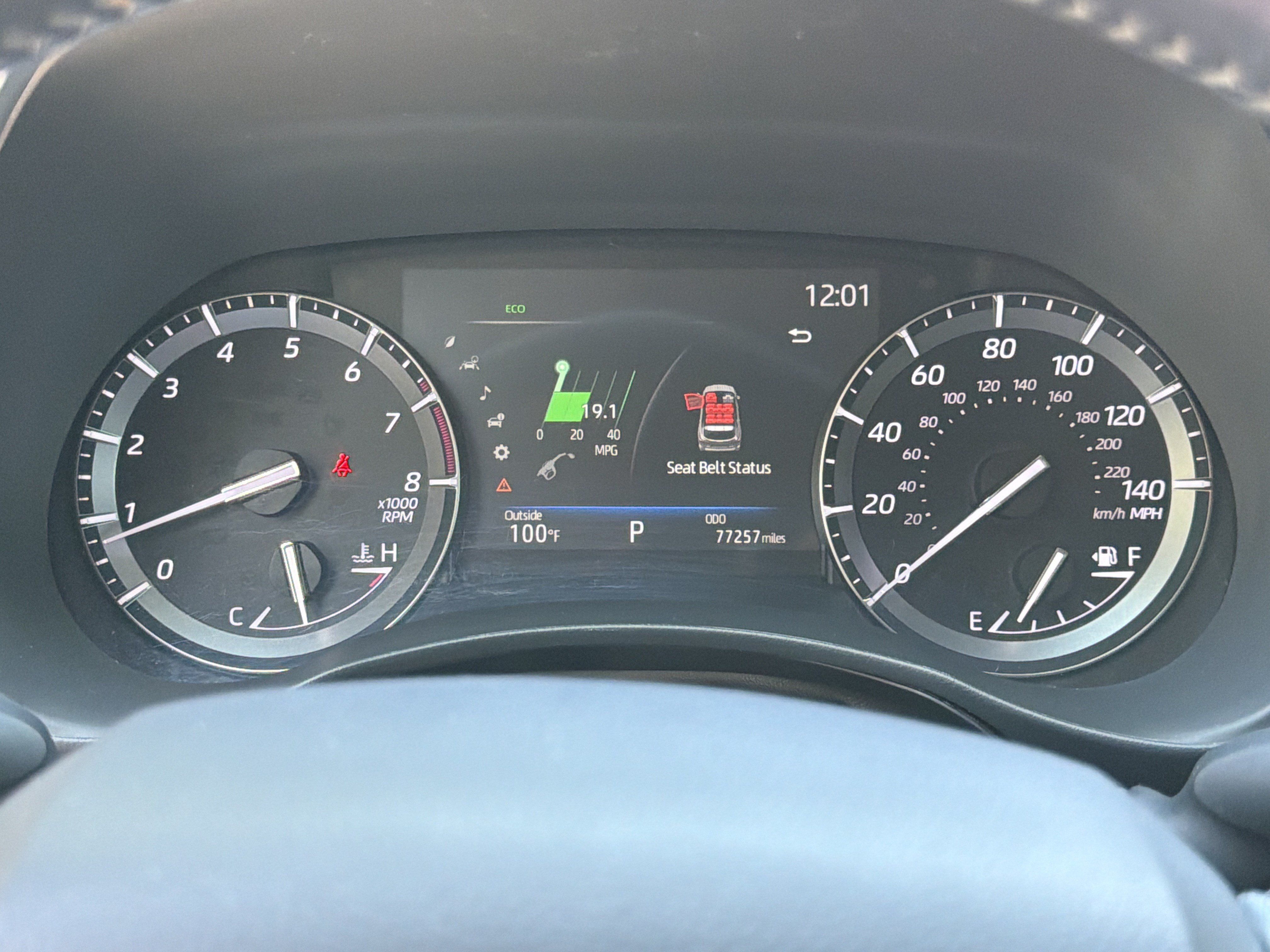 Used 2020 Toyota Highlander XLE FWD image 28