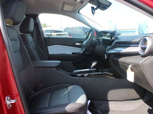 New 2026 Chevrolet Trax LT w/ Driver Confidence Package FWD image 28