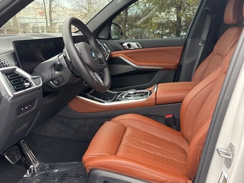 Used 2025 BMW X5 M60i w/ Climate Comfort Package image 5