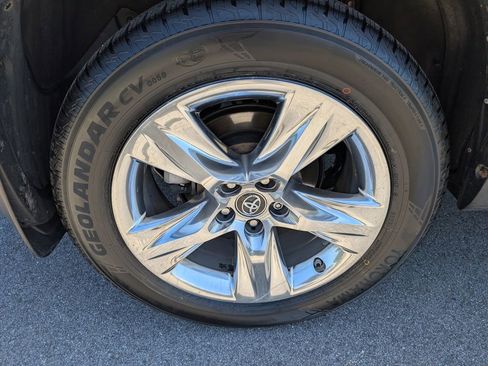 Used 2018 Toyota Highlander Limited AWD/4WD image 11