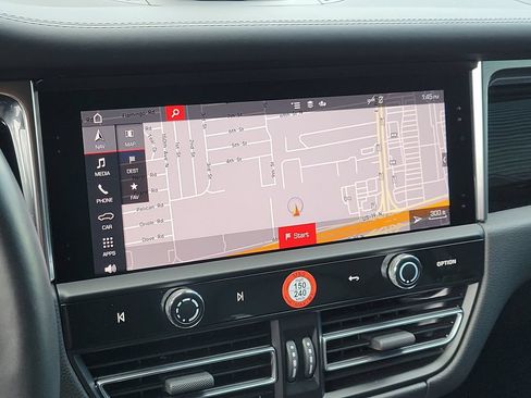 Certified 2025 Porsche Macan AWD/4WD image 31