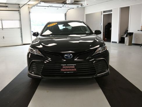 Used 2022 Toyota Camry LE image 2
