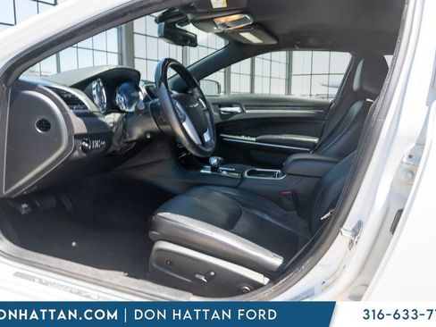 Used 2014 Chrysler 300 C RWD image 3