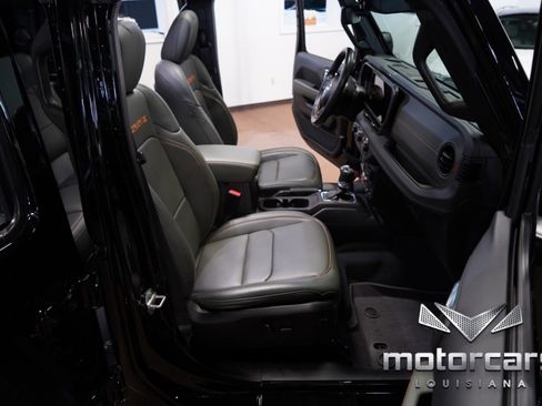 Used 2024 Jeep Gladiator Mojave AWD/4WD image 35