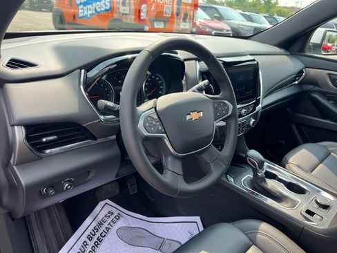 Used 2023 Chevrolet Traverse LT w/ LT Premium Package AWD/4WD image 7