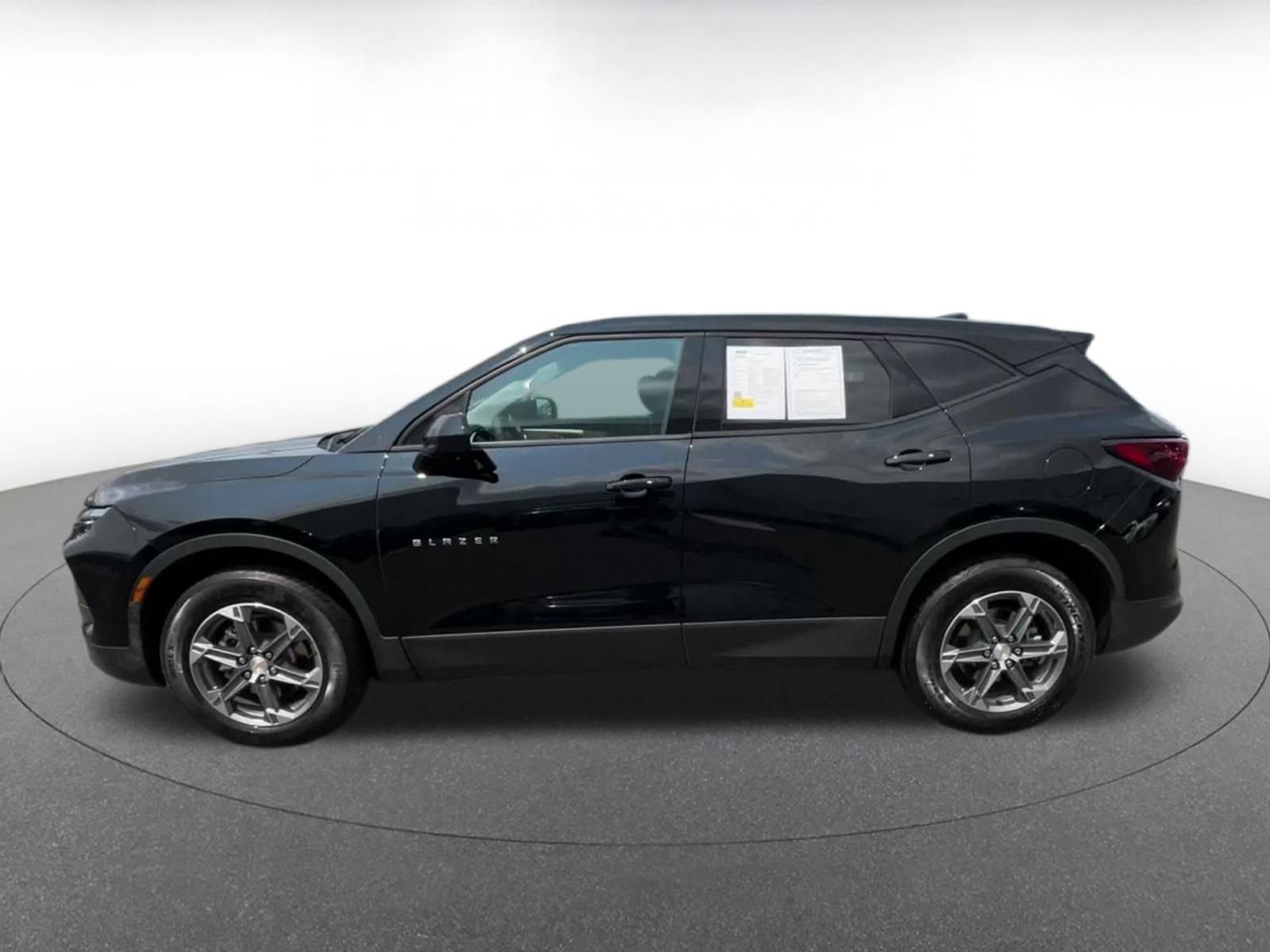 Used 2025 Chevrolet Blazer LT FWD image 8