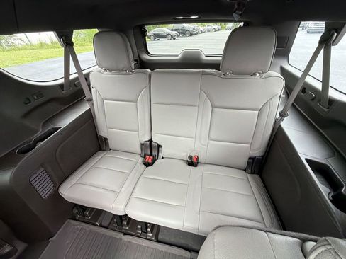 Used 2023 GMC Yukon XL SLT w/ SLT Premium Package AWD/4WD image 32