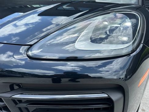 Certified 2023 Porsche Cayenne AWD/4WD image 12