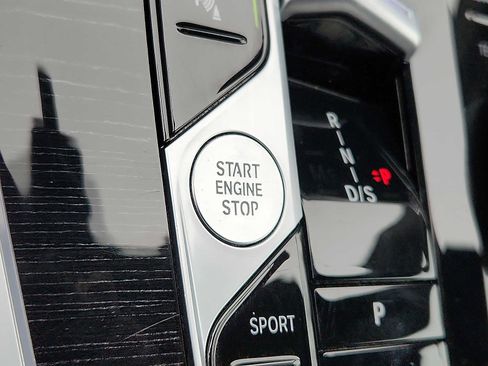 Certified 2024 BMW X7 xDrive40i w/ M Sport Package image 22